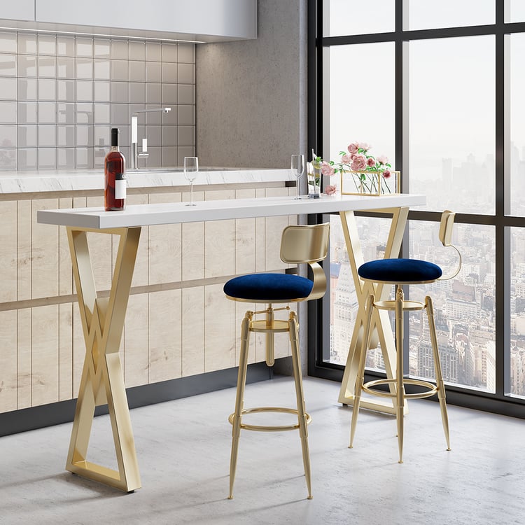Bar & Seating