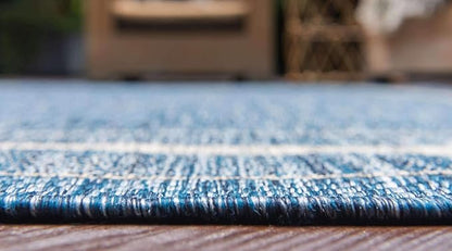 Unique Loom Outdoor Border Collection Area Rug - Soft Border (7' 10" Square, Blue/ Ivory)