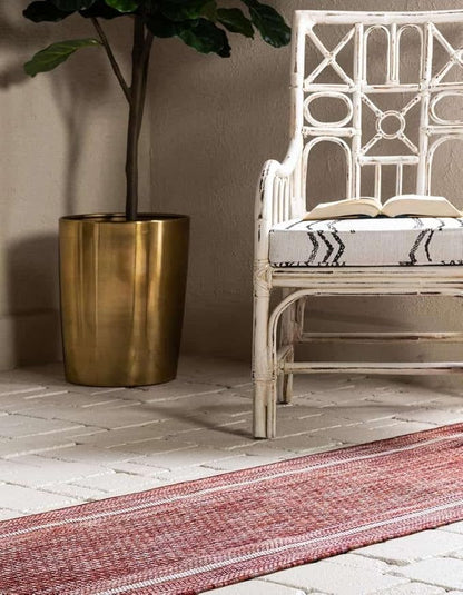 Unique Loom Outdoor Border Collection Area Rug - Soft Border (2' 7" x 10' Runner, Rust Red/ Ivory)
