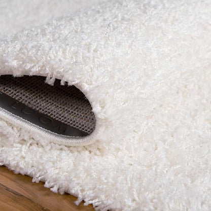 Unique Loom Solid Shag Collection Area Rug (4' 1" Round, Snow White)