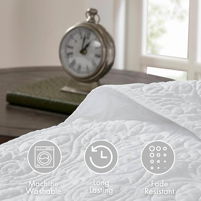 Madison Park Quebec Reversible Quilt Set Damask Design, Double Sided Stitching All Season, Lightweight Bedspread Bedding Set, Matching Sham, White, Oversized King(120"x118") 3 Piece