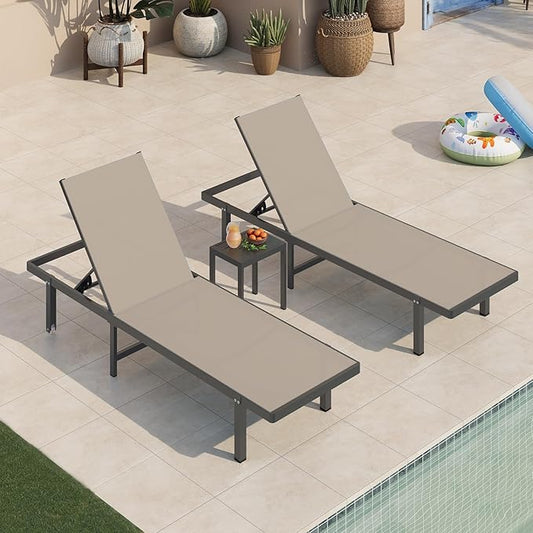 Pool Lounge Chairs Set of 3 (2 Loungers + 1 Side Table)，Outdoor Lounge Chairs with Wheels and 5-Position Recliner, Aluminum Patio Lounge Chair for Poolside, Deck (Khaki)
