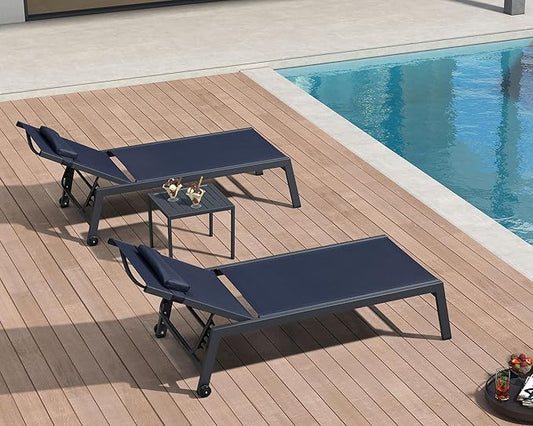 PURPLE LEAF Outdoor Oversized Lounge Chair Set of 3 Patio Chaise Pool Lounger Aluminum Frame with Side Table and Wheels for Outside Sunbathing Tanning Recliner Including Pillows Navy Blue