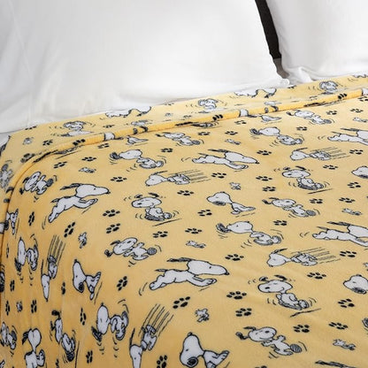 Berkshire Blanket Peanuts® VelvetLoft® Cute Character Snoopy Plush Blanket,Peanuts Poses and Paws Sundress,Twin 60 in x 90 in (Official Peanuts® Product)