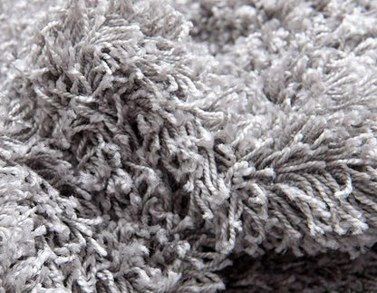Unique Loom Solid Shag Collection Area Rug (6' 1" Round, Cloud Gray)
