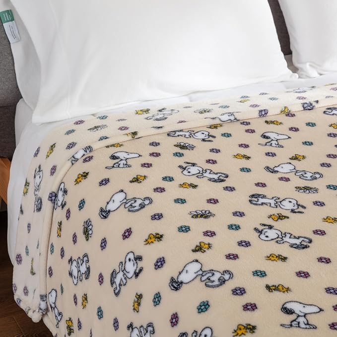 Berkshire Blanket Peanuts® VelvetLoft® Cute Character Snoopy Plush Blanket,Peanuts Woodstock Snoopy Spring Frolic Large Canvas,Twin 60 in x 90 in (Official Peanuts® Product)