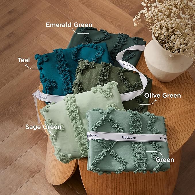 Bedsure Tufted Boho Comforter Set King Size - Green Boho Bed Set, GentleSoft™ 3 Pieces Farmhouse Shabby Chic Embroidery Bedding, Gifts for Woman, Soft Jacquard King Comforter for All Seasons