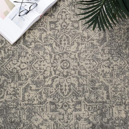 SAFAVIEH Evoke Collection Area Rug - 5'3" Square, Silver & Ivory, Distressed Design, Non-Shedding & Easy to Clean, Ideal for Living Room, Bedroom, Dining Space (EVK256S)