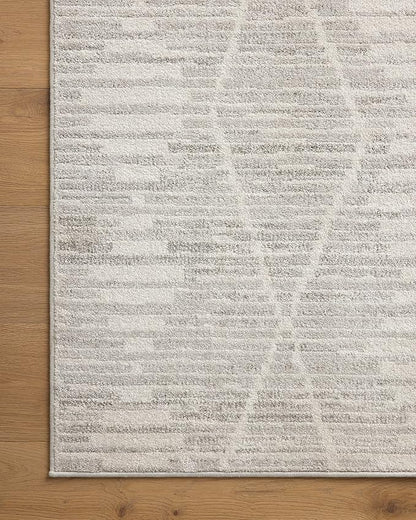 Loloi Kamala Collection KAM-02 Ivory/Silver 2'-7" x 8'-0" Runner Rug